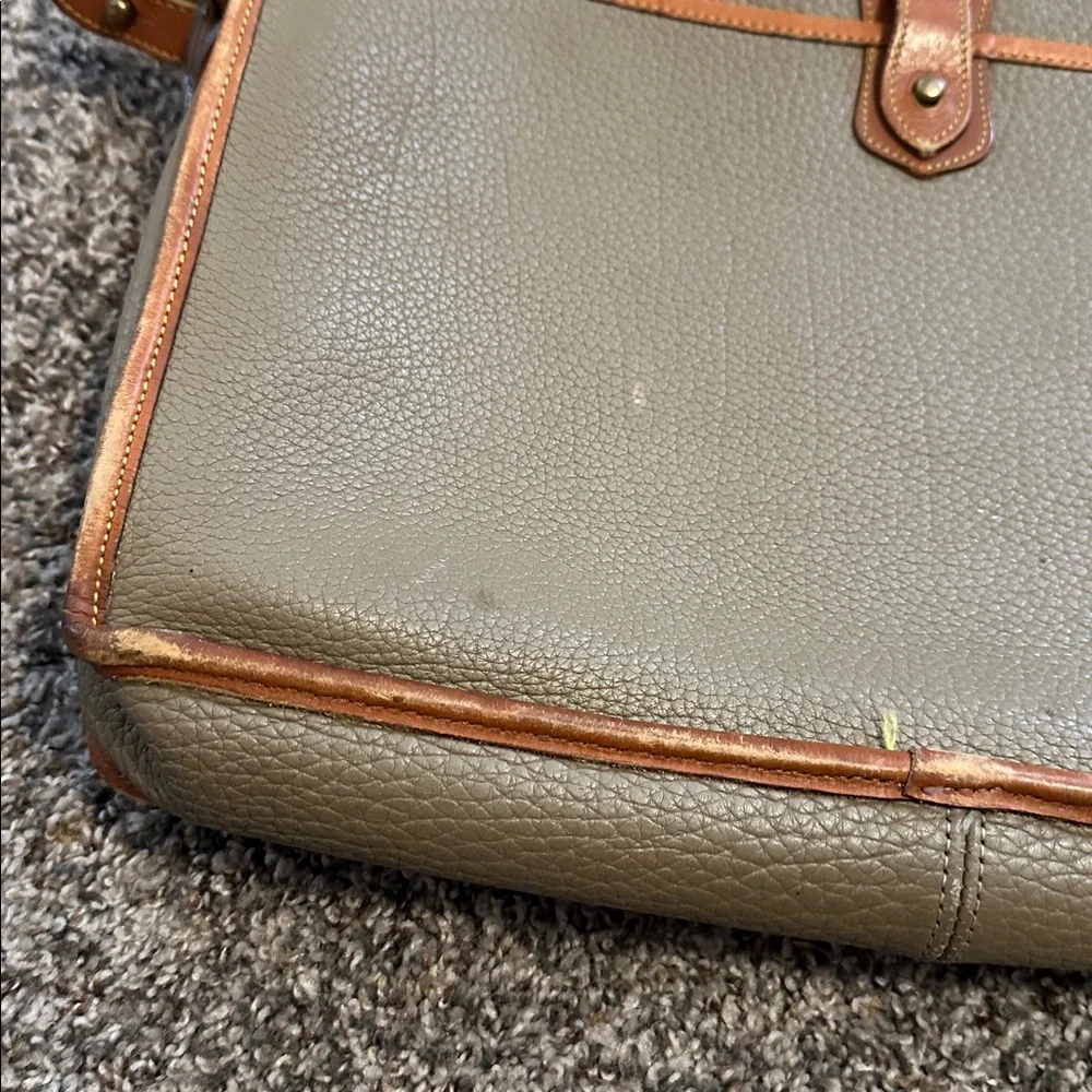 Dooney & Bourke Vintage Purse Leather. ( See wear in photos)